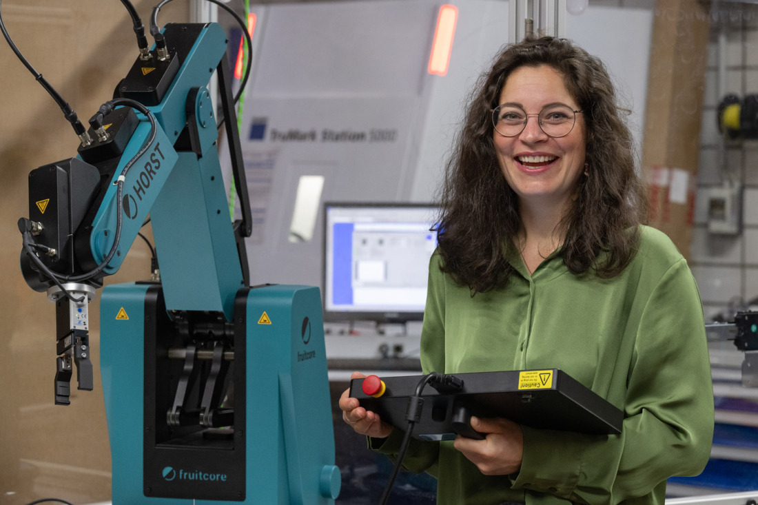 Frau und Roboter Frau und Roboter